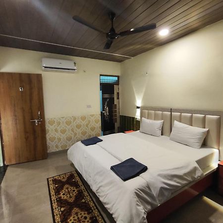 Sunrise Homestay Agra-Rooftop View Taj Mahal Agra  Exterior photo